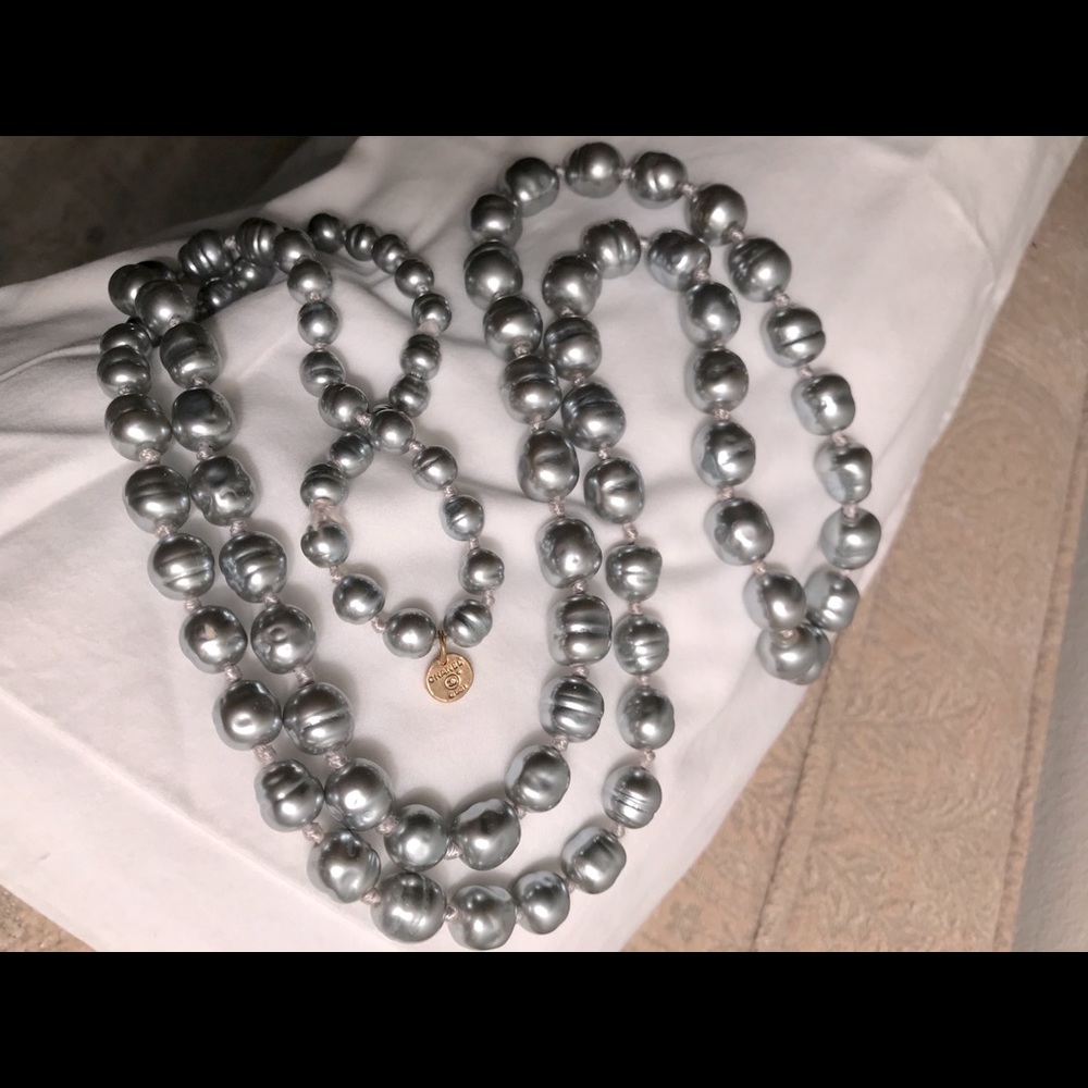 RARE VINTAGE CHANEL FAUX PEARL NECKLACE 1981